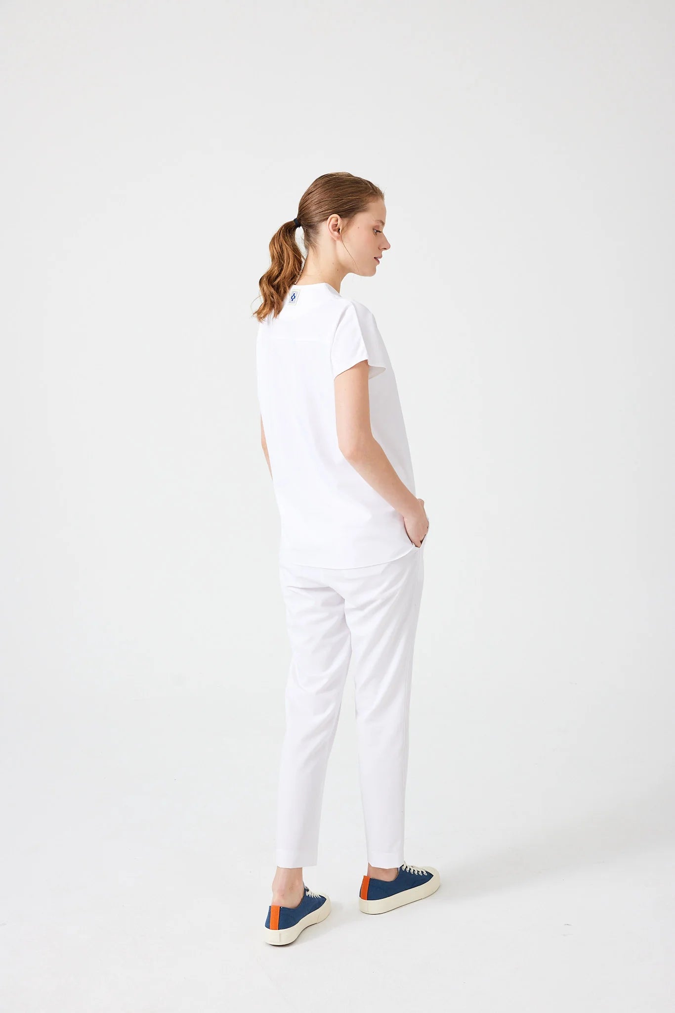 Cosa Fortius® Women's V-Neck Top - White