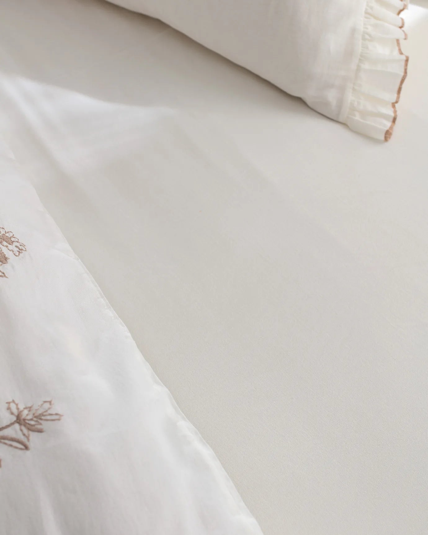 Perline King Size 100% Cotton Ruffled Sheet and Duvet Cover Set - Ecru/Beige
