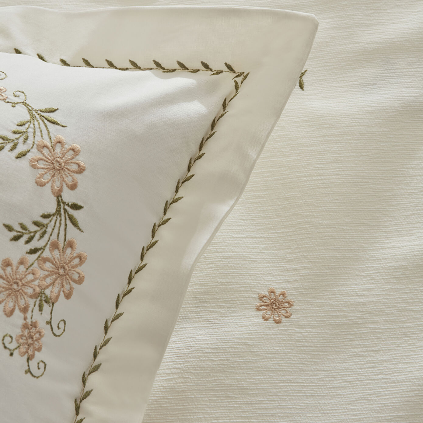 Vanes Double Embroidered Duvet Cover and Quilt Set - Beige