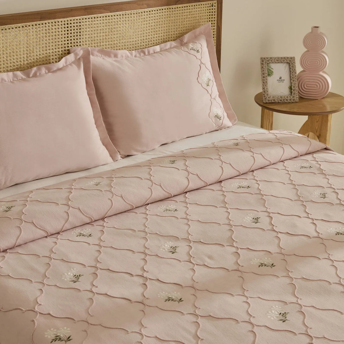 Myra Double Floral Bedspread Powder Pink