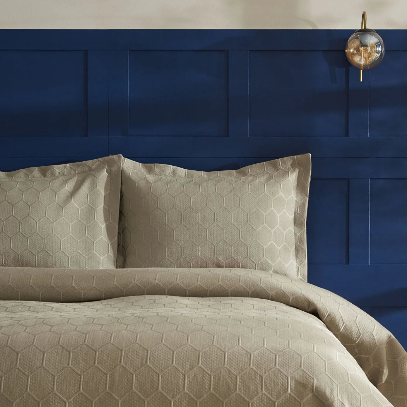 Polygon Double Bedspread Set