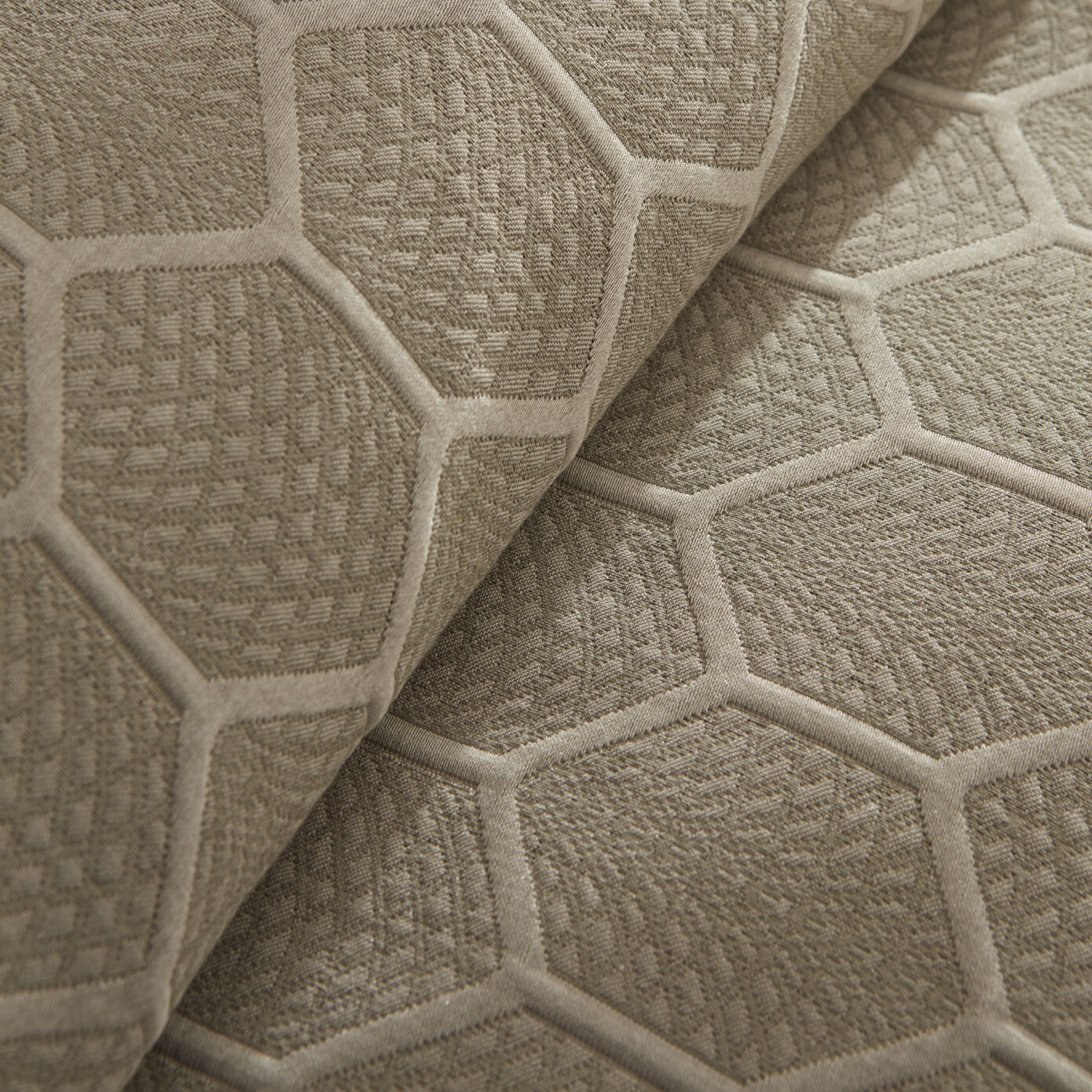 Polygon Double Bedspread Set