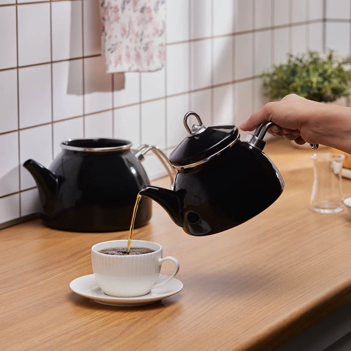 Loreto Enamel Teapot, Black