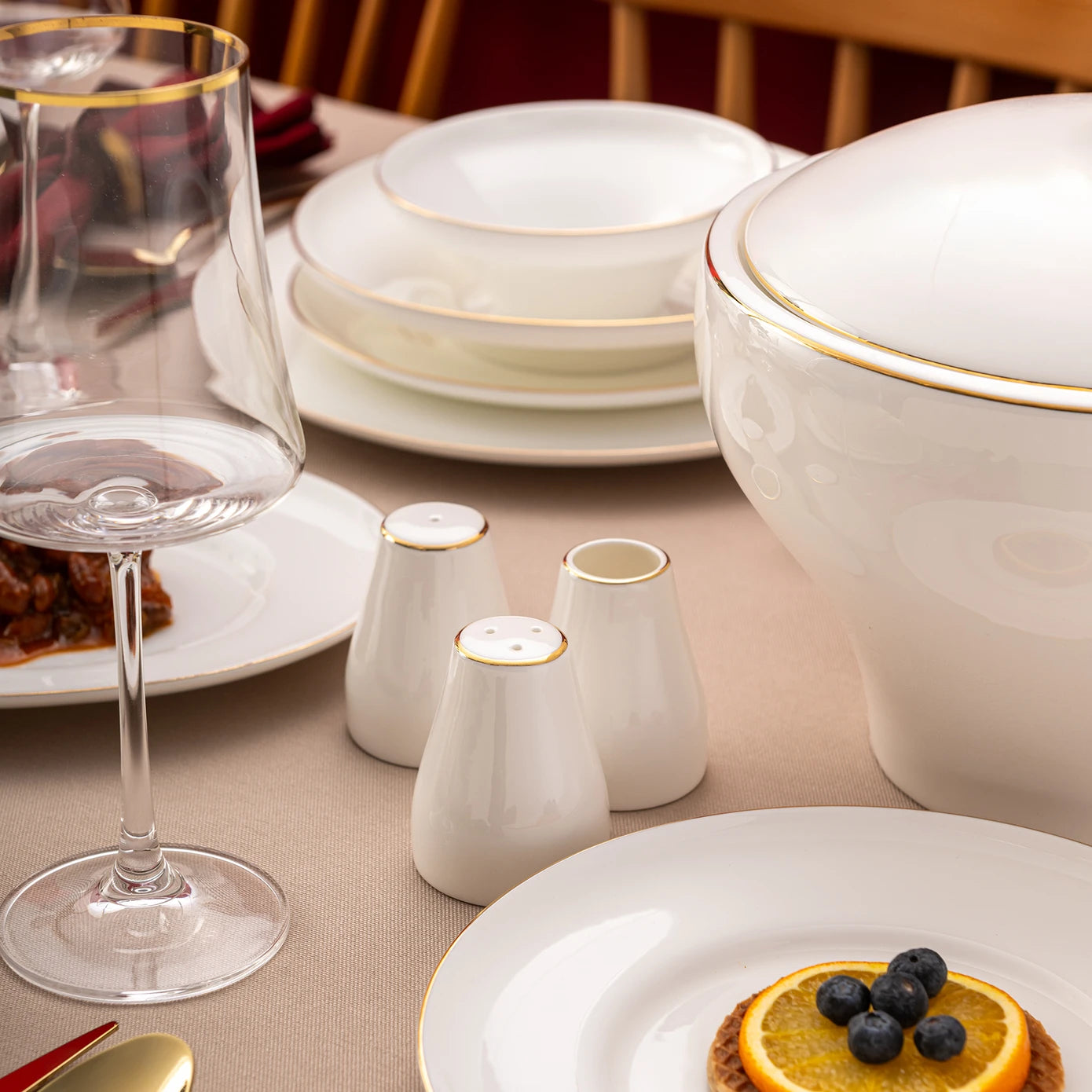 Emsan Alicia Fine Bone 60 Piece Round Dinner Set for 12 People Gold