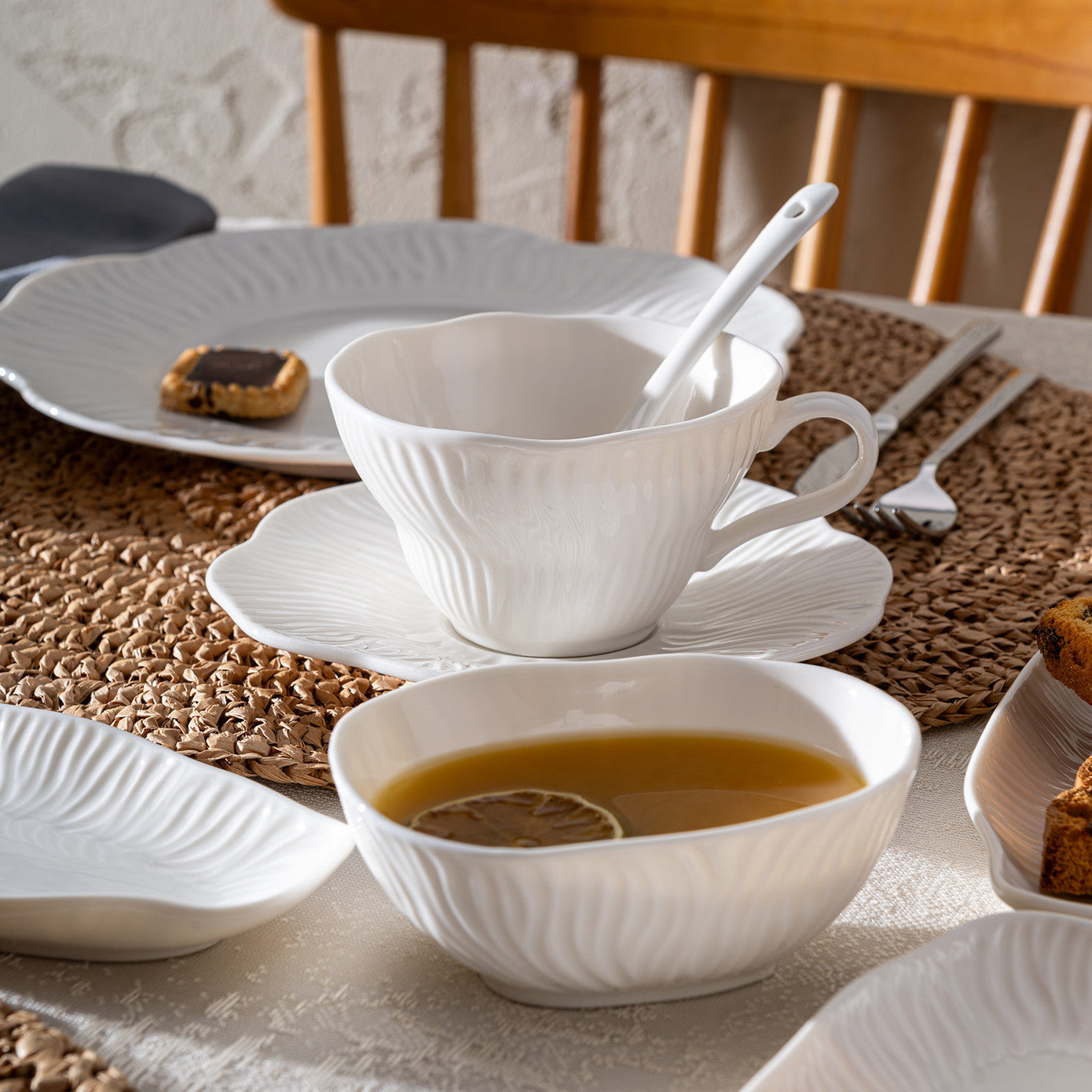 Flowery Porcelain 30 Piece Breakfast Set