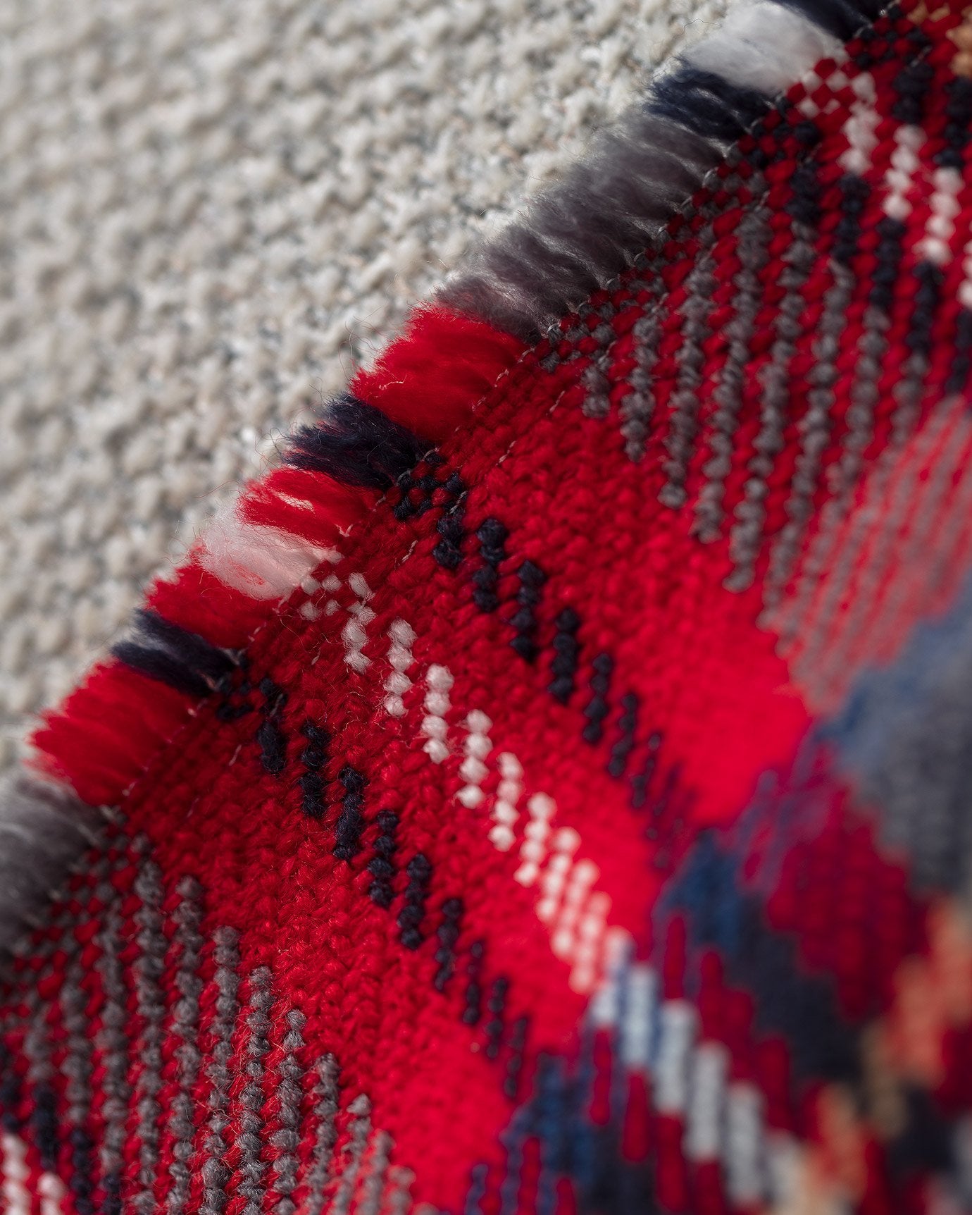 Nuée Sofa Throw - Red