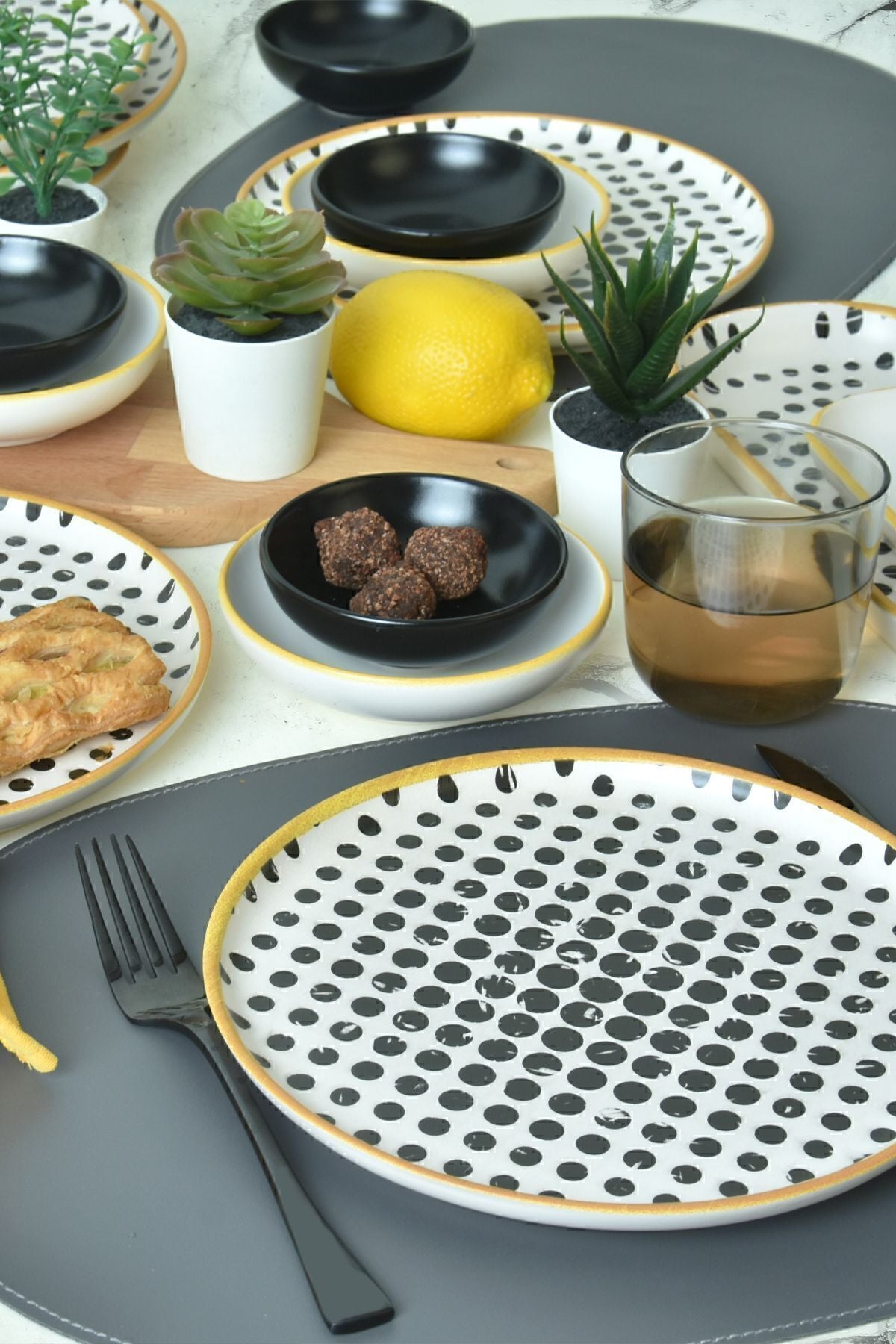 Polka Breakfast Set, 18 Pieces, for 6 People