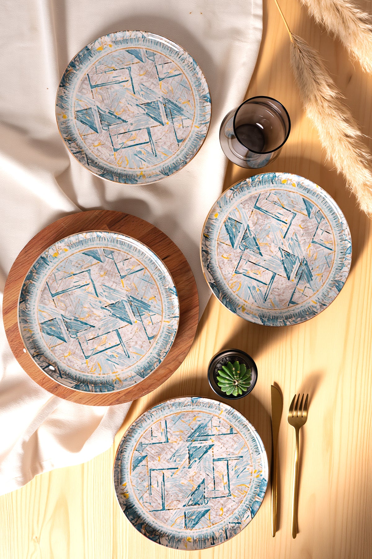 Royal Cake Plate, 22 cm, 4 Pieces