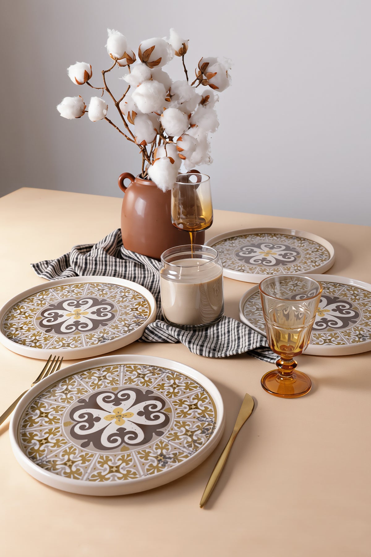 Timeless Brown Stackable Serving Plate 27 cm, 4 Pieces