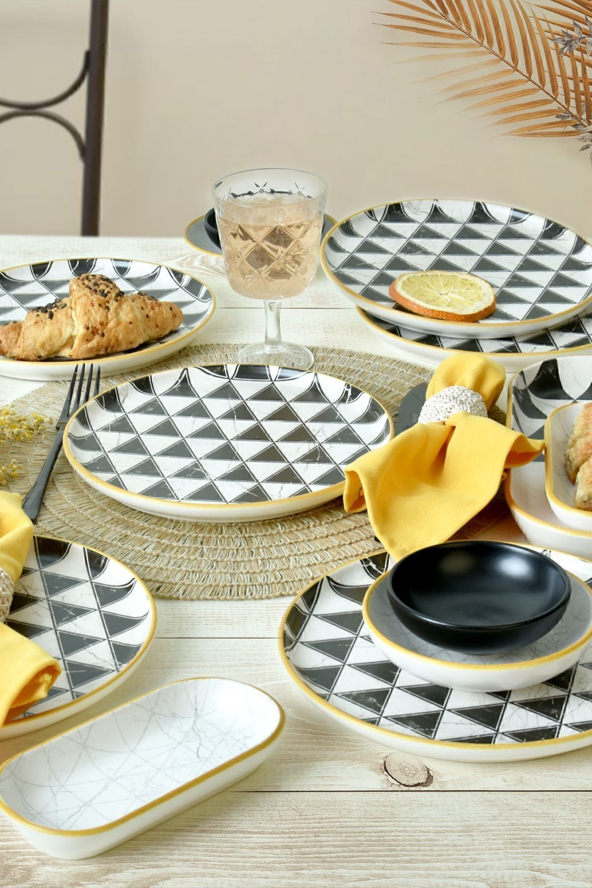 Trigon Breakfast Set, 18 Pieces, for 6 People