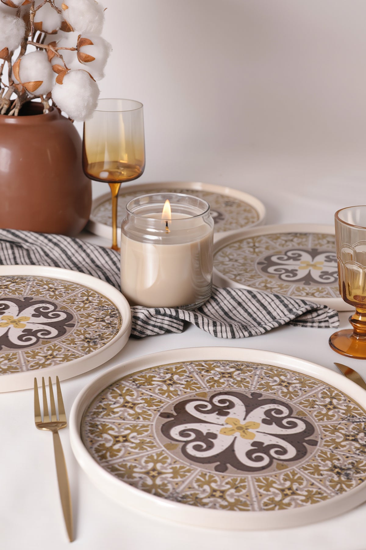Timeless Brown Stackable Serving Plate 27 cm, 4 Pieces