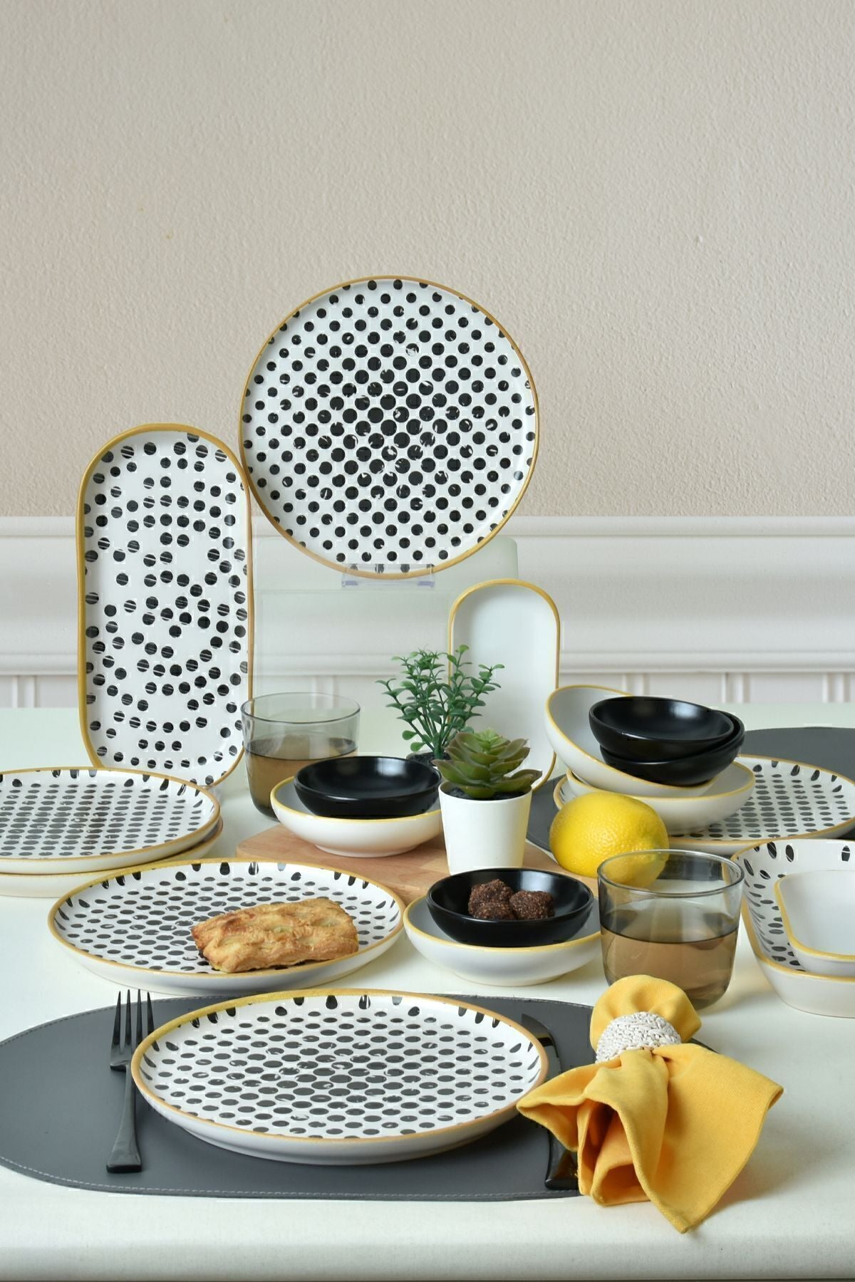 Polka Breakfast Set, 18 Pieces, for 6 People