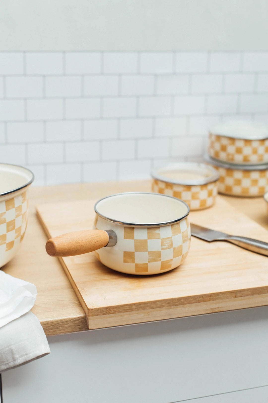 Beige Enameled Pan 16cm (1.3 Liter)