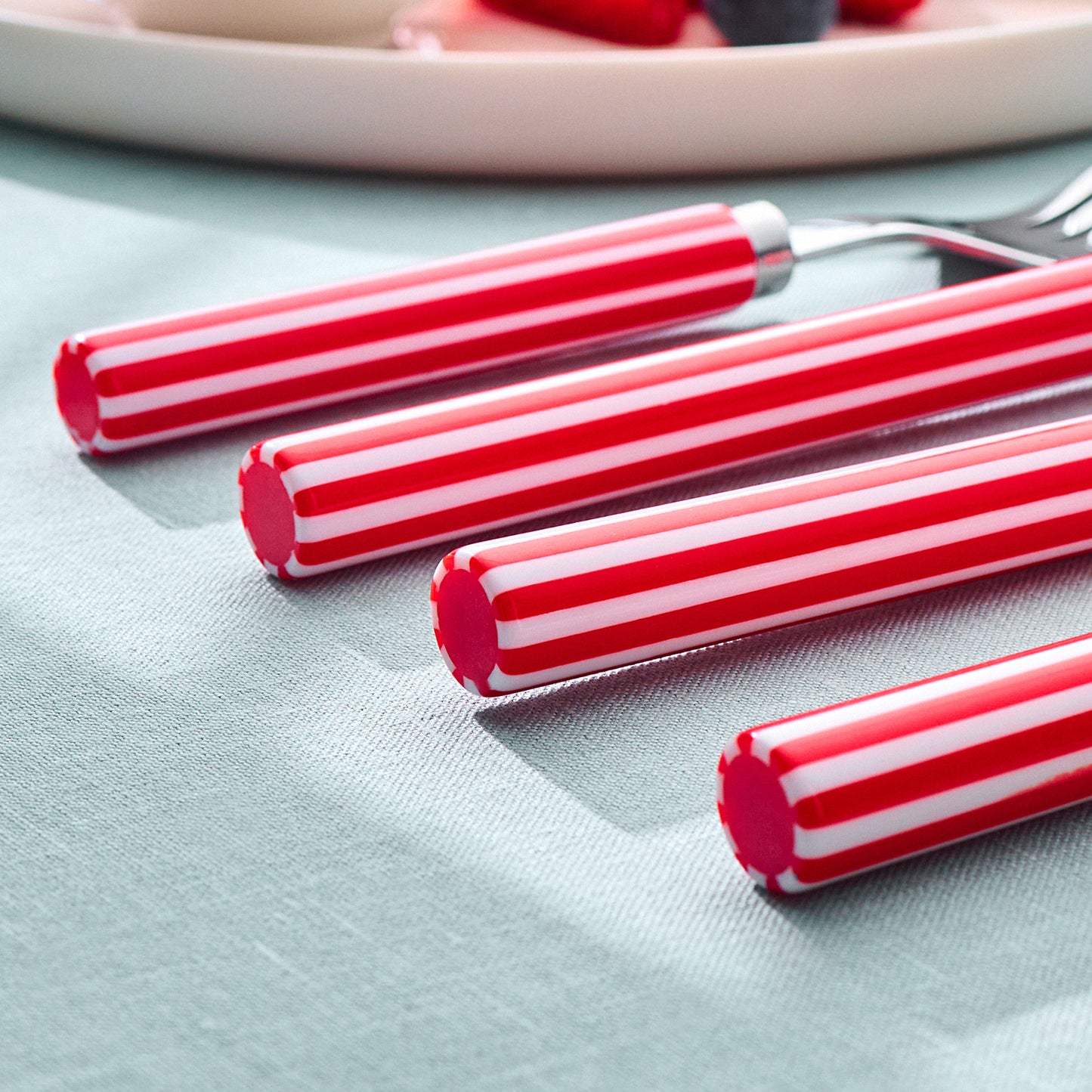 Emsan Akide 24-Piece 6-Person Cutlery Set - Red