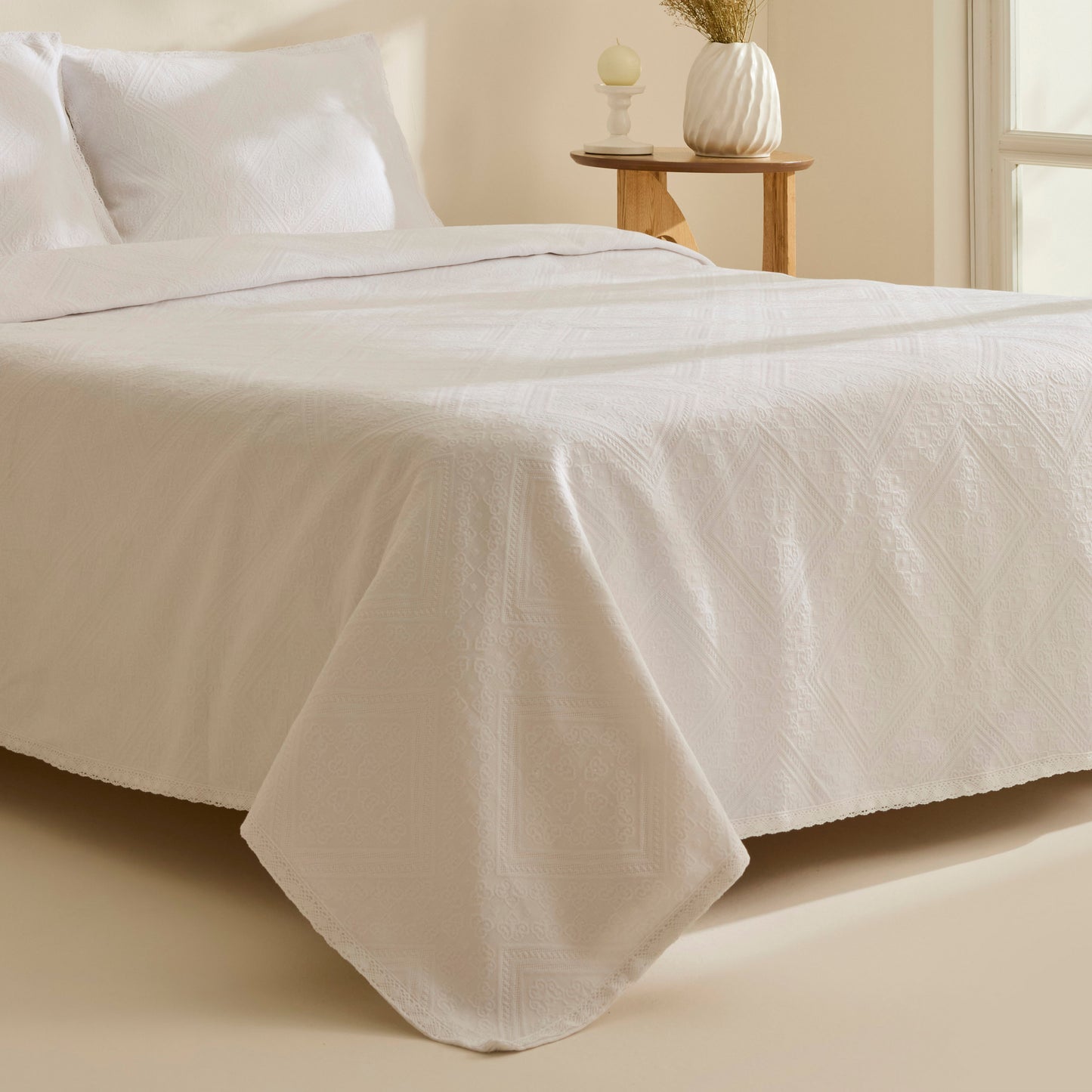Adelia Frilled Double Bedspread Set White