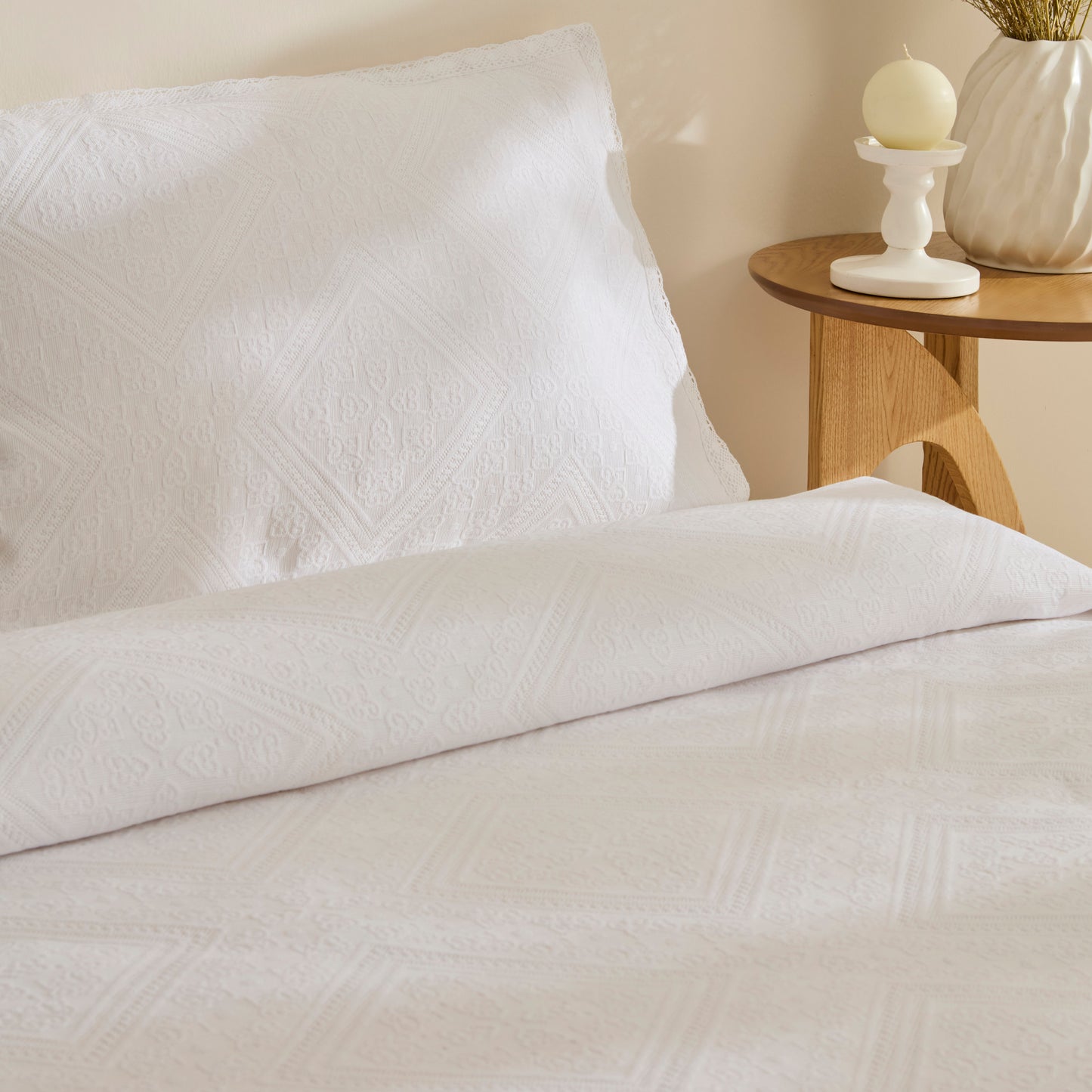 Adelia Frilled Double Bedspread Set White