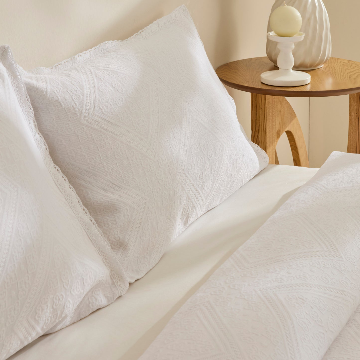 Adelia Frilled Double Bedspread Set White