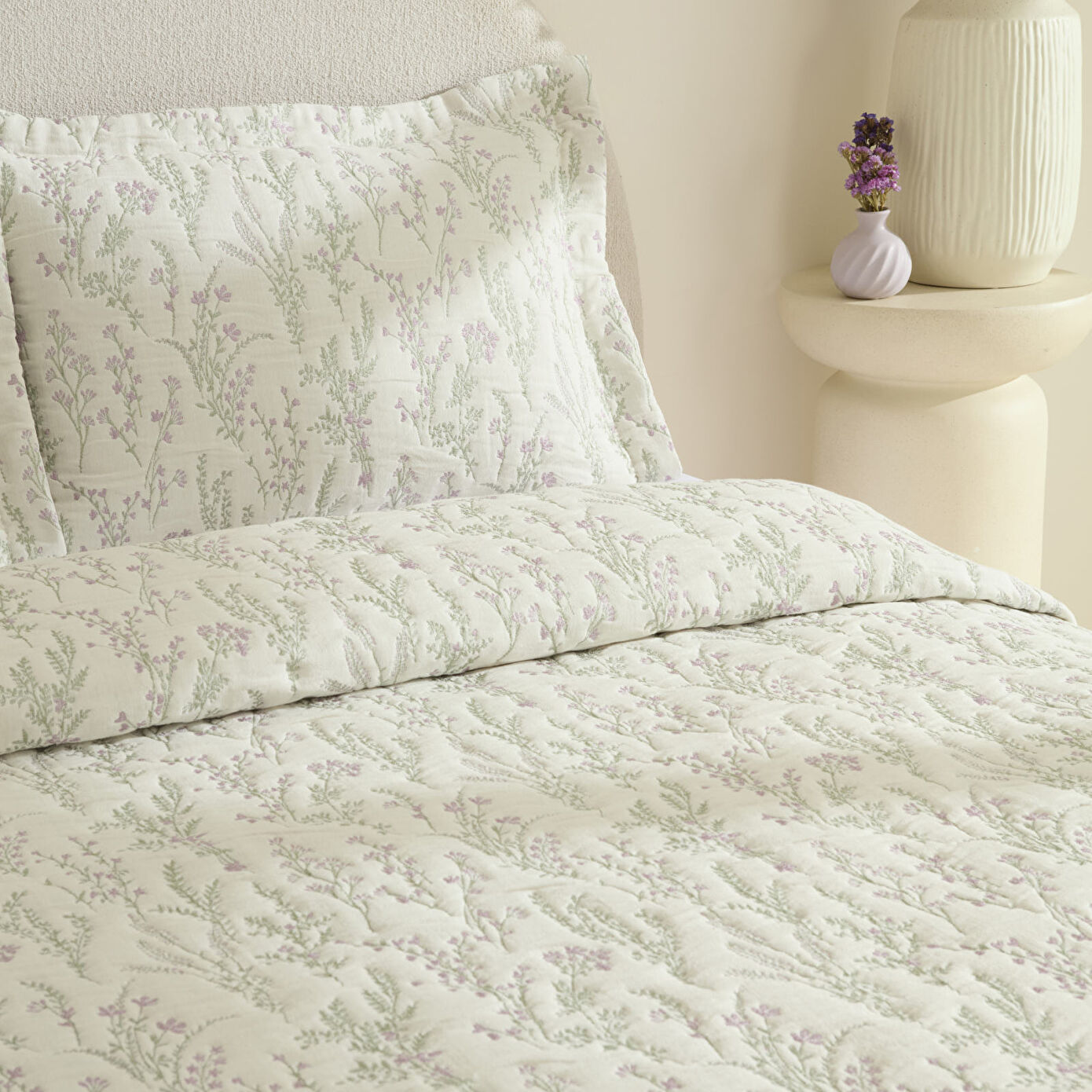 Klaris Bedspread Set
