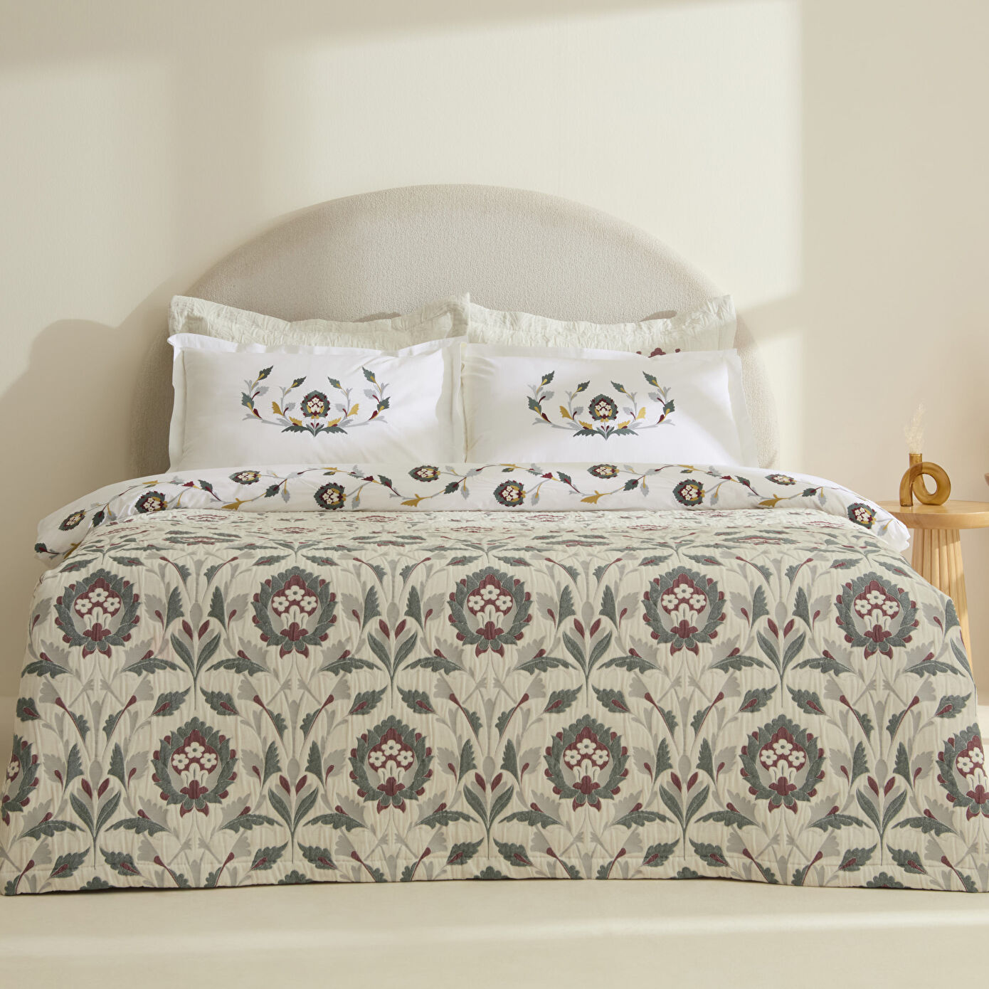 Oliveto Double Duvet and Bedspread 7 Piece Set