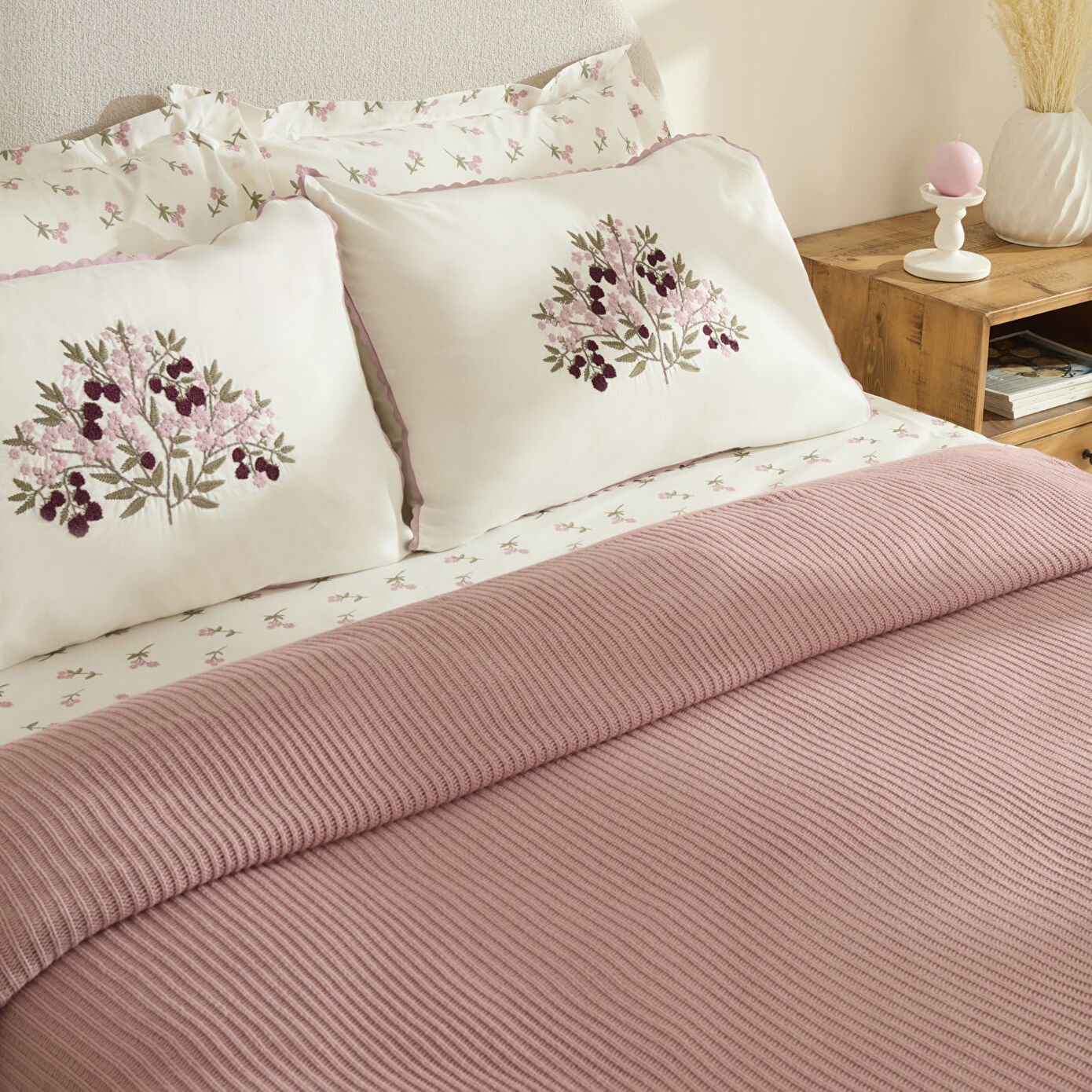 Karaca Home Rubelia Plum Embroidered Double Nish Set
