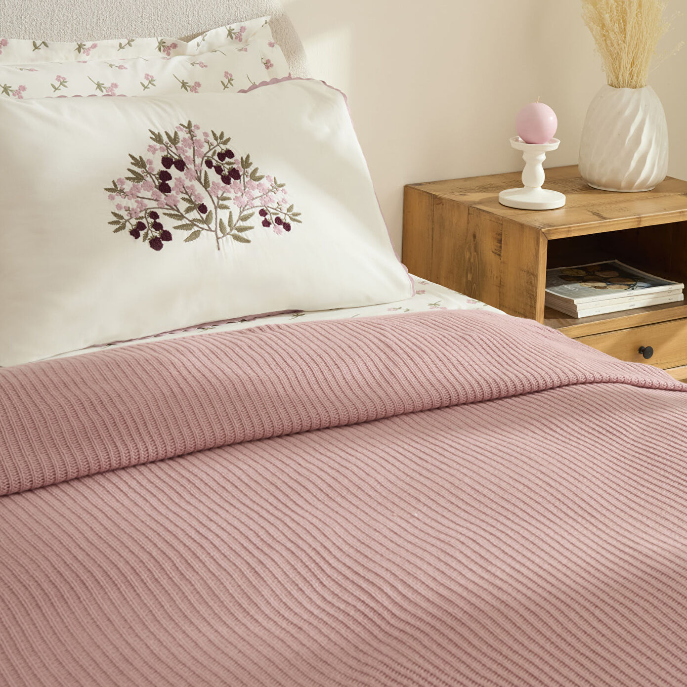 Karaca Home Rubelia Plum Embroidered Double Nish Set