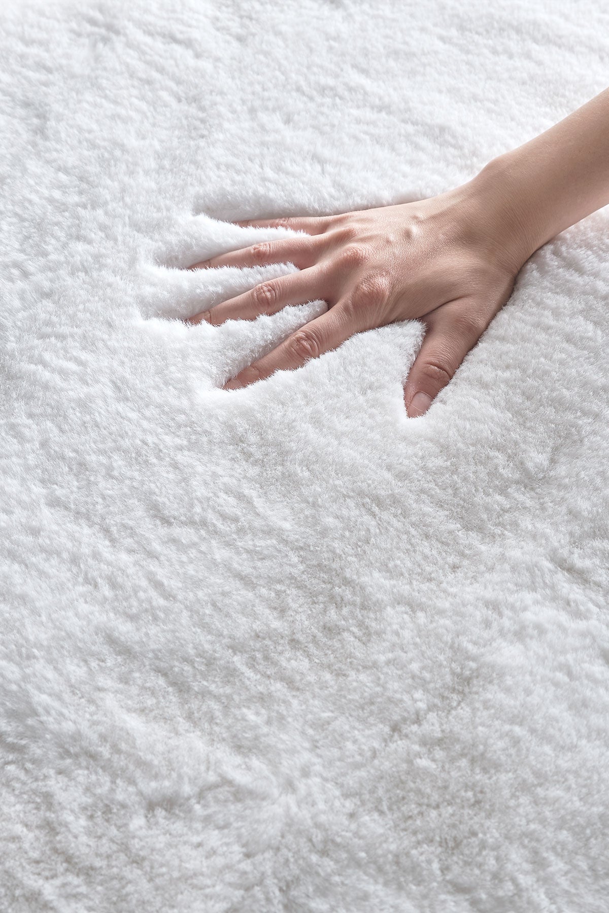 Lina Fluffy Mat - White
