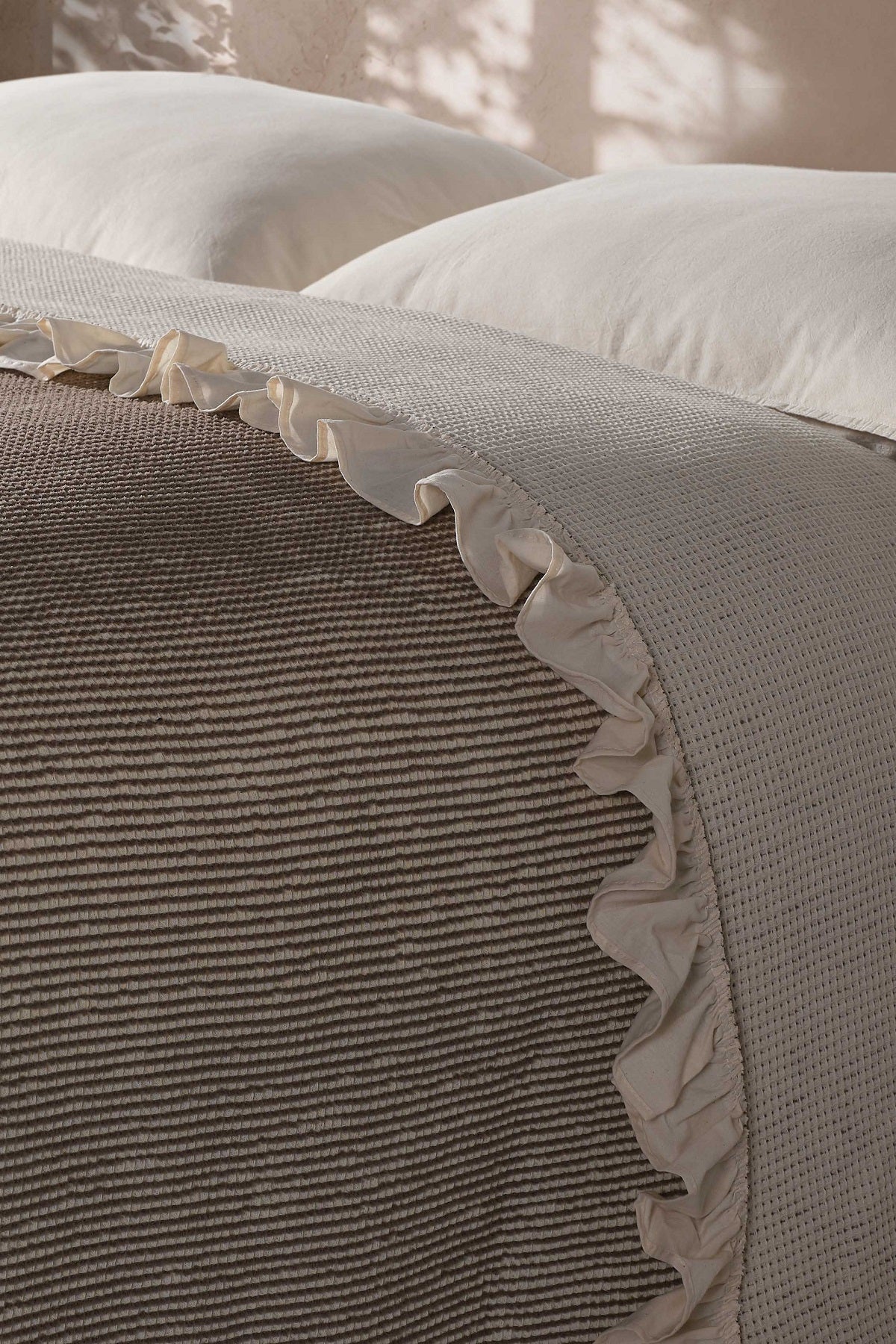 Vesta 100% Cotton Ruffled Bedspread/Quilt - Brown