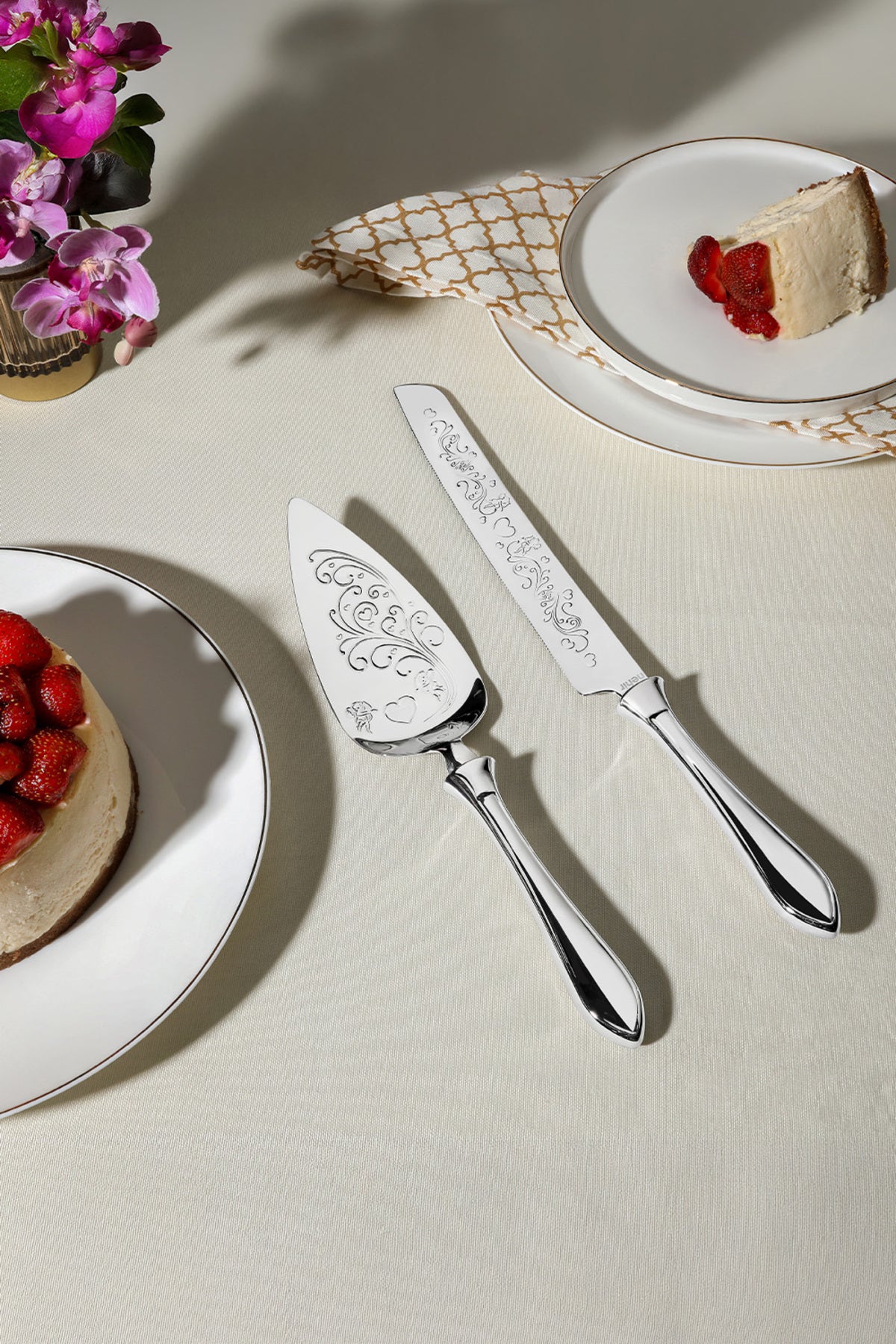 Defne 2-Piece Stainless Steel Cake Serving Set