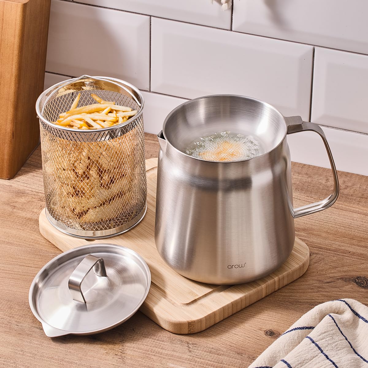 Stainless Steel Frying Pot with Oil Filter Basket 2L