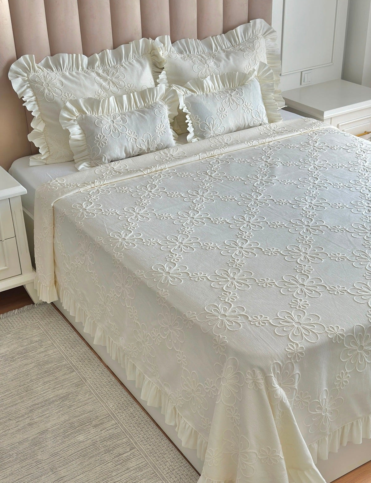 Garden of Love Chenille Bedspread – Off White