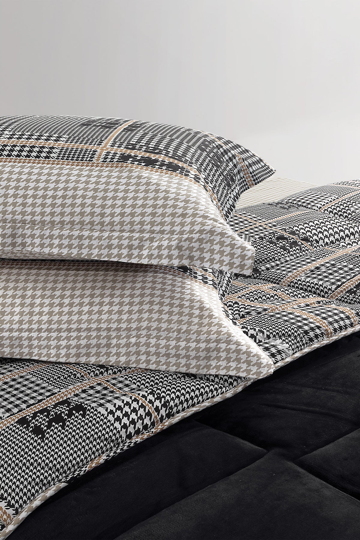 York Triola Sleeping Set - Black