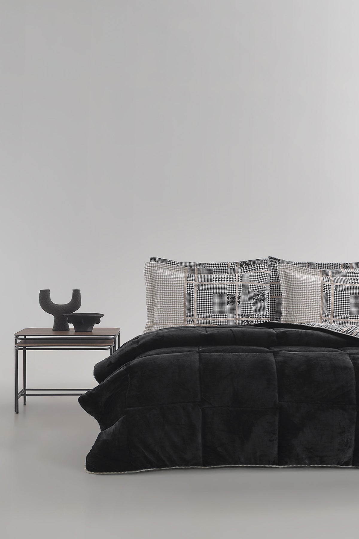 York Triola Sleeping Set - Black