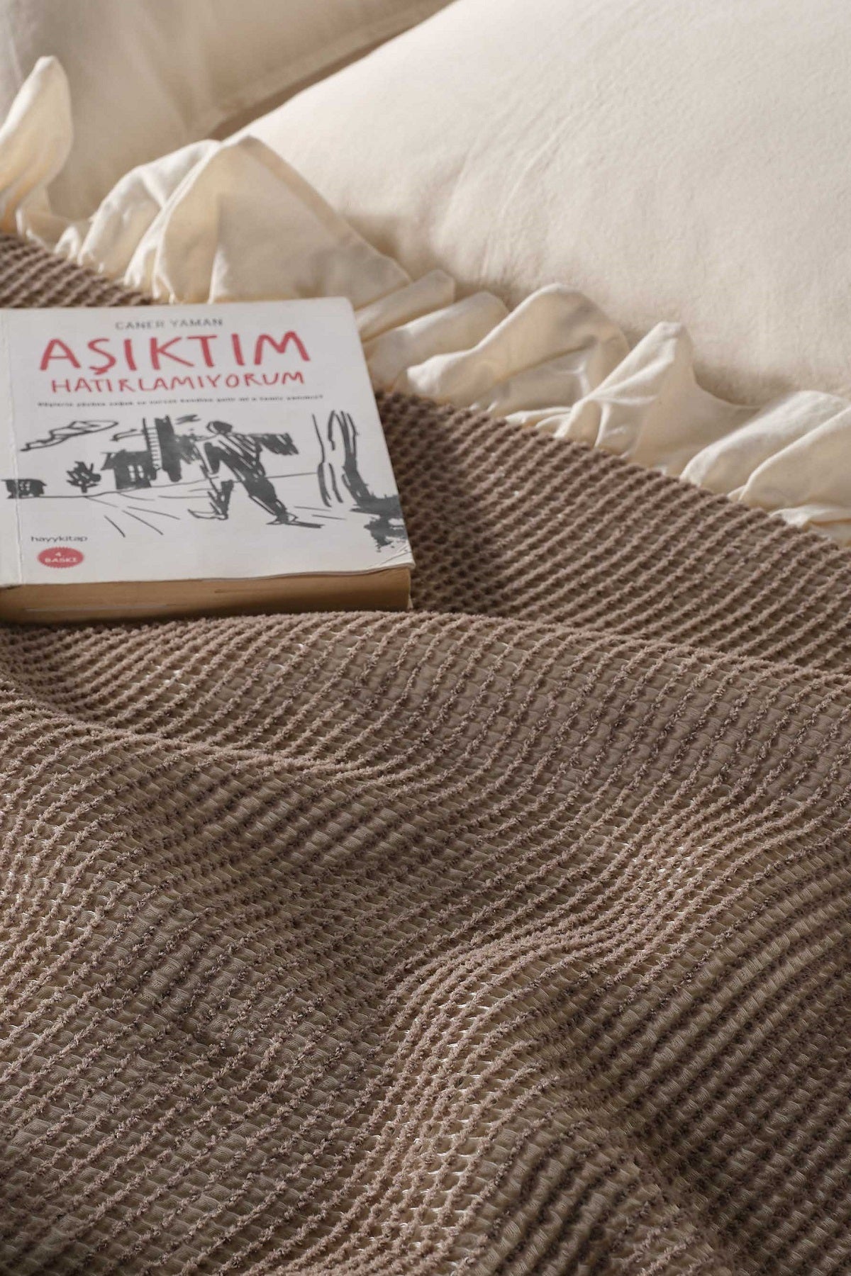 Vesta 100% Cotton Ruffled Bedspread/Quilt - Brown