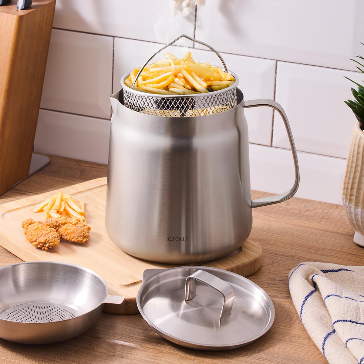Stainless Steel Frying Pot with Oil Filter Basket 2L