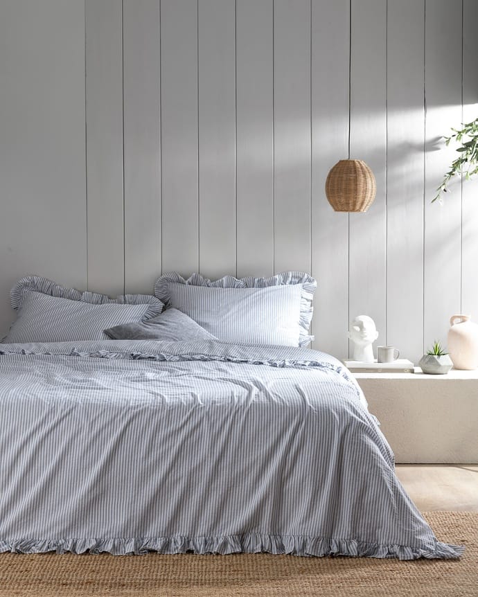 Verona King Size Ruffled Yarn-Dyed Sheet Duvet Cover Set - White/Blue